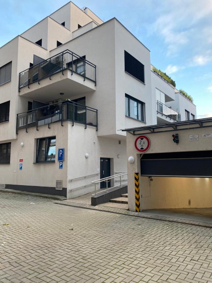 The Elite Suite II Downtown Ac & Garage Parking Bratislava Luaran gambar