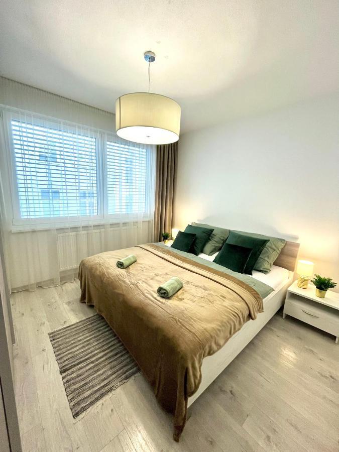 The Elite Suite II Downtown Ac & Garage Parking Bratislava Luaran gambar