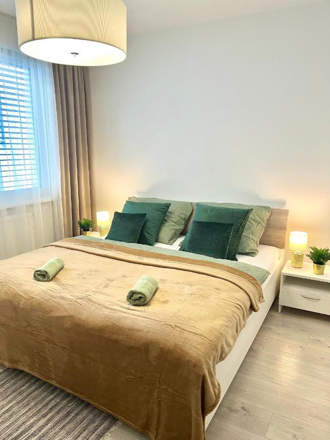 The Elite Suite II Downtown Ac & Garage Parking Bratislava Luaran gambar