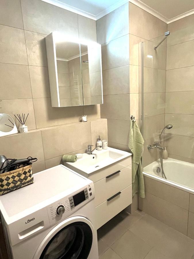 The Elite Suite II Downtown Ac & Garage Parking Bratislava Luaran gambar