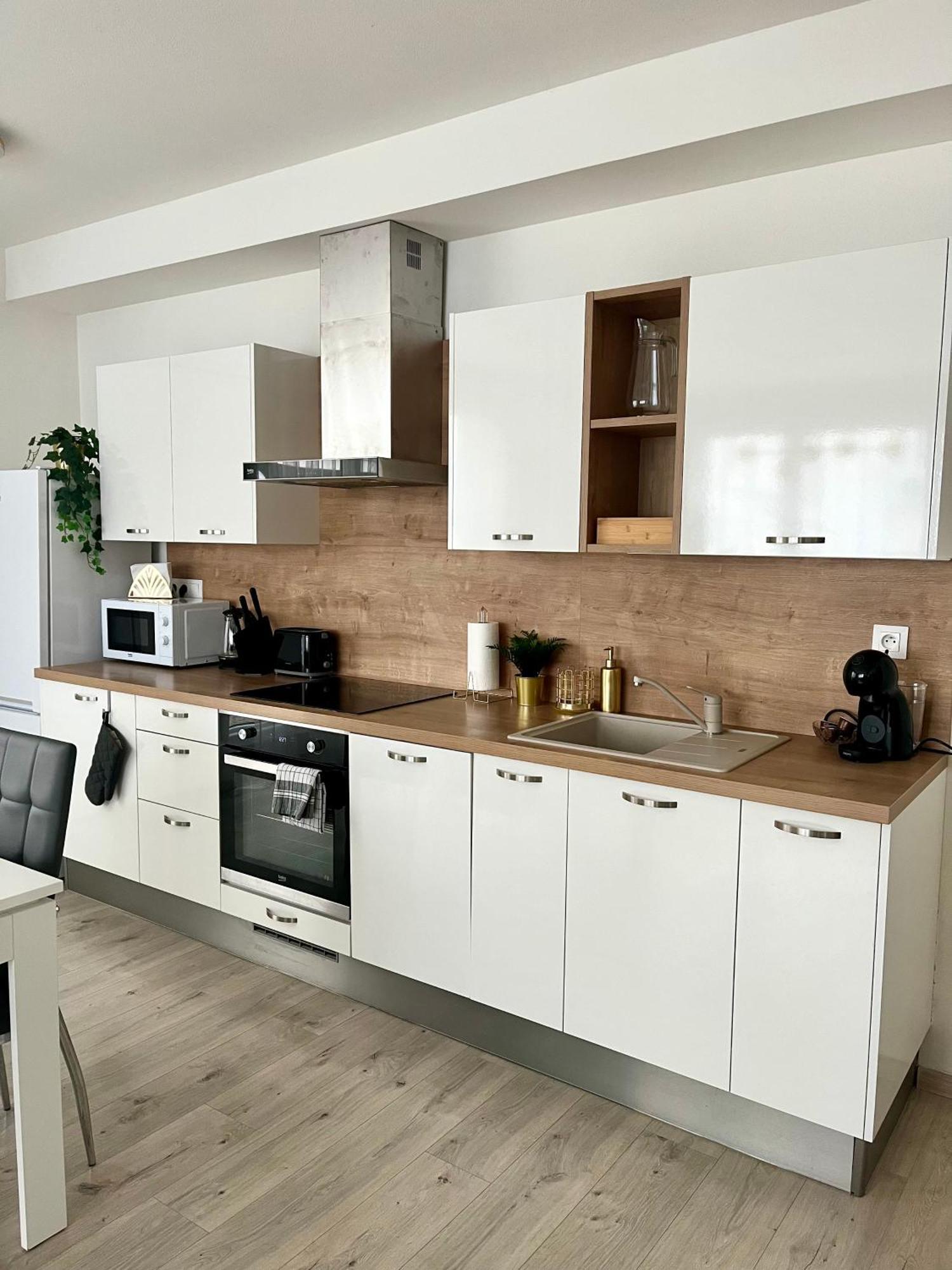 The Elite Suite II Downtown Ac & Garage Parking Bratislava Luaran gambar