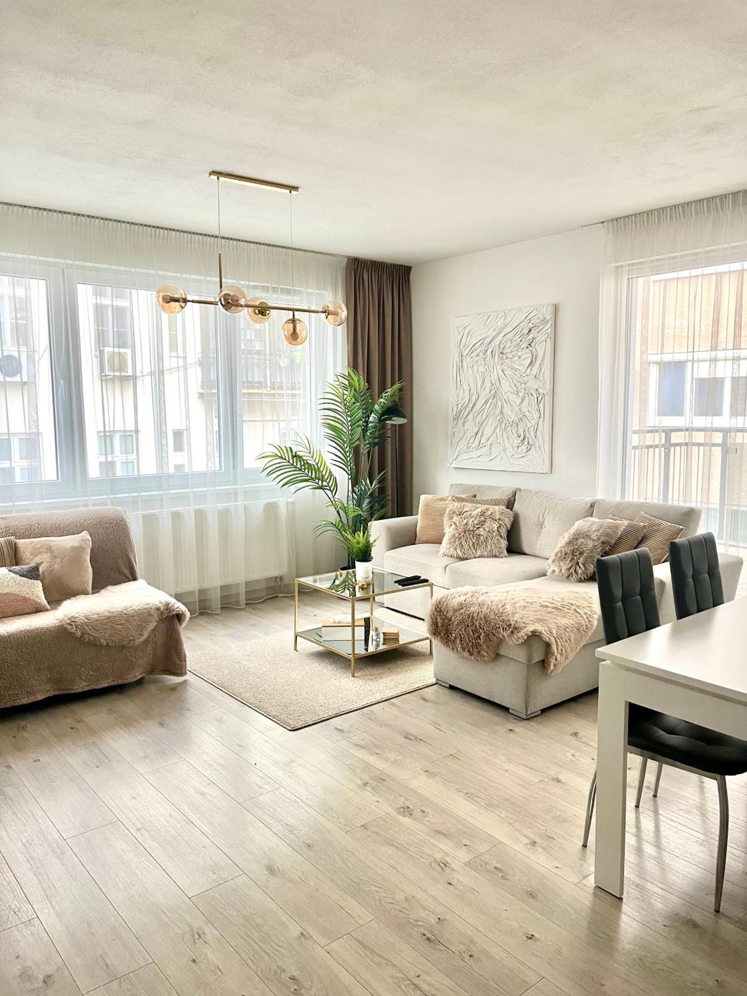 The Elite Suite II Downtown Ac & Garage Parking Bratislava Luaran gambar