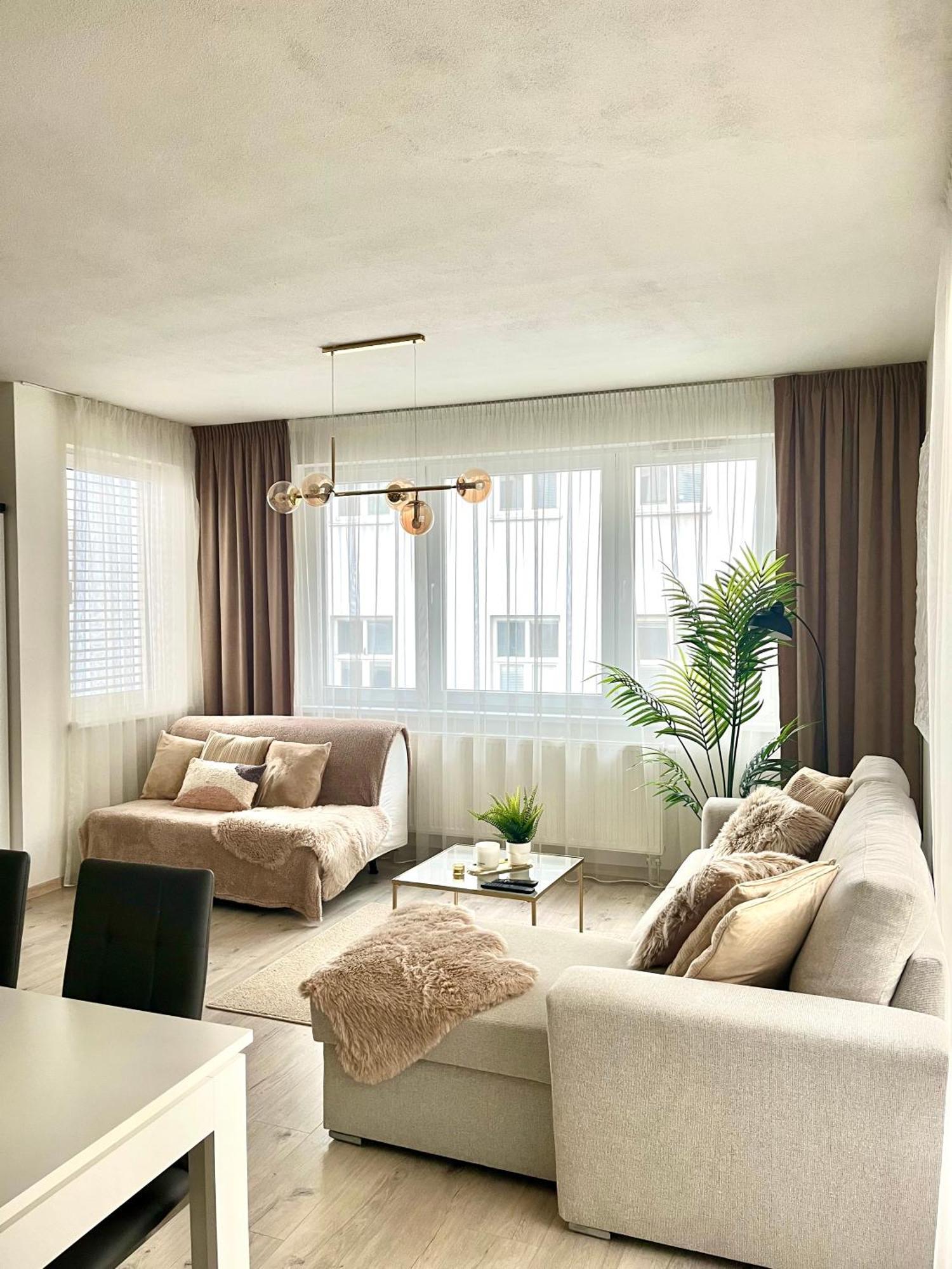 The Elite Suite II Downtown Ac & Garage Parking Bratislava Luaran gambar