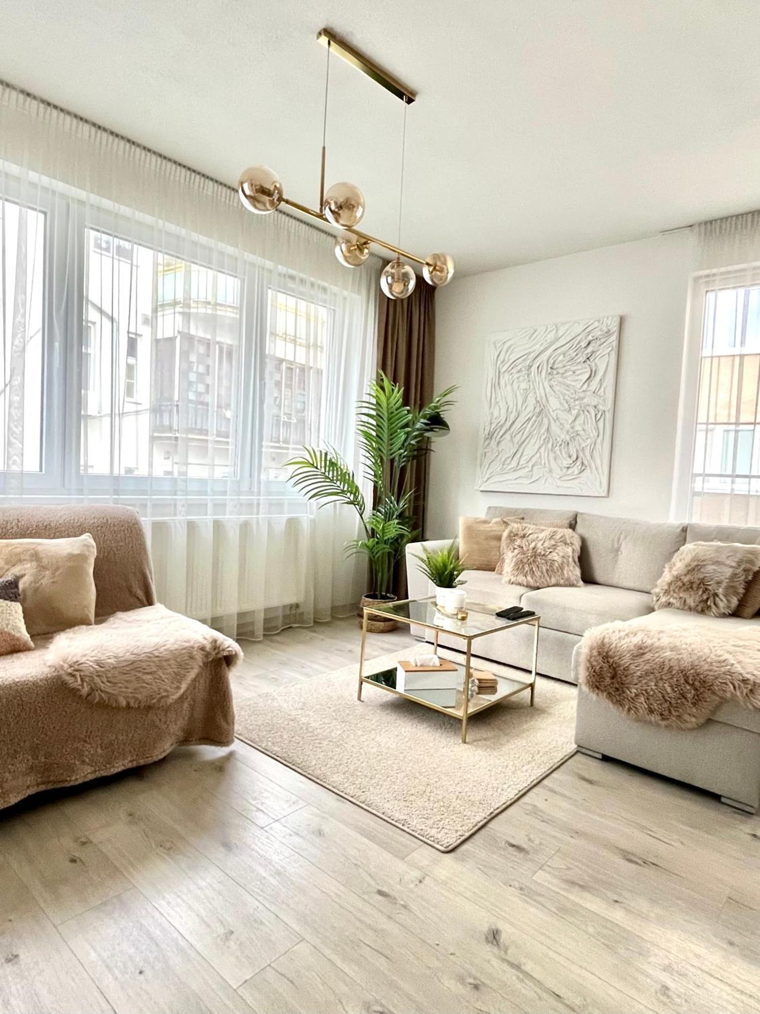 The Elite Suite II Downtown Ac & Garage Parking Bratislava Luaran gambar