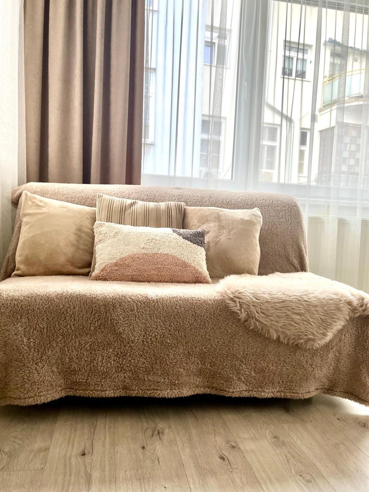 The Elite Suite II Downtown Ac & Garage Parking Bratislava Luaran gambar