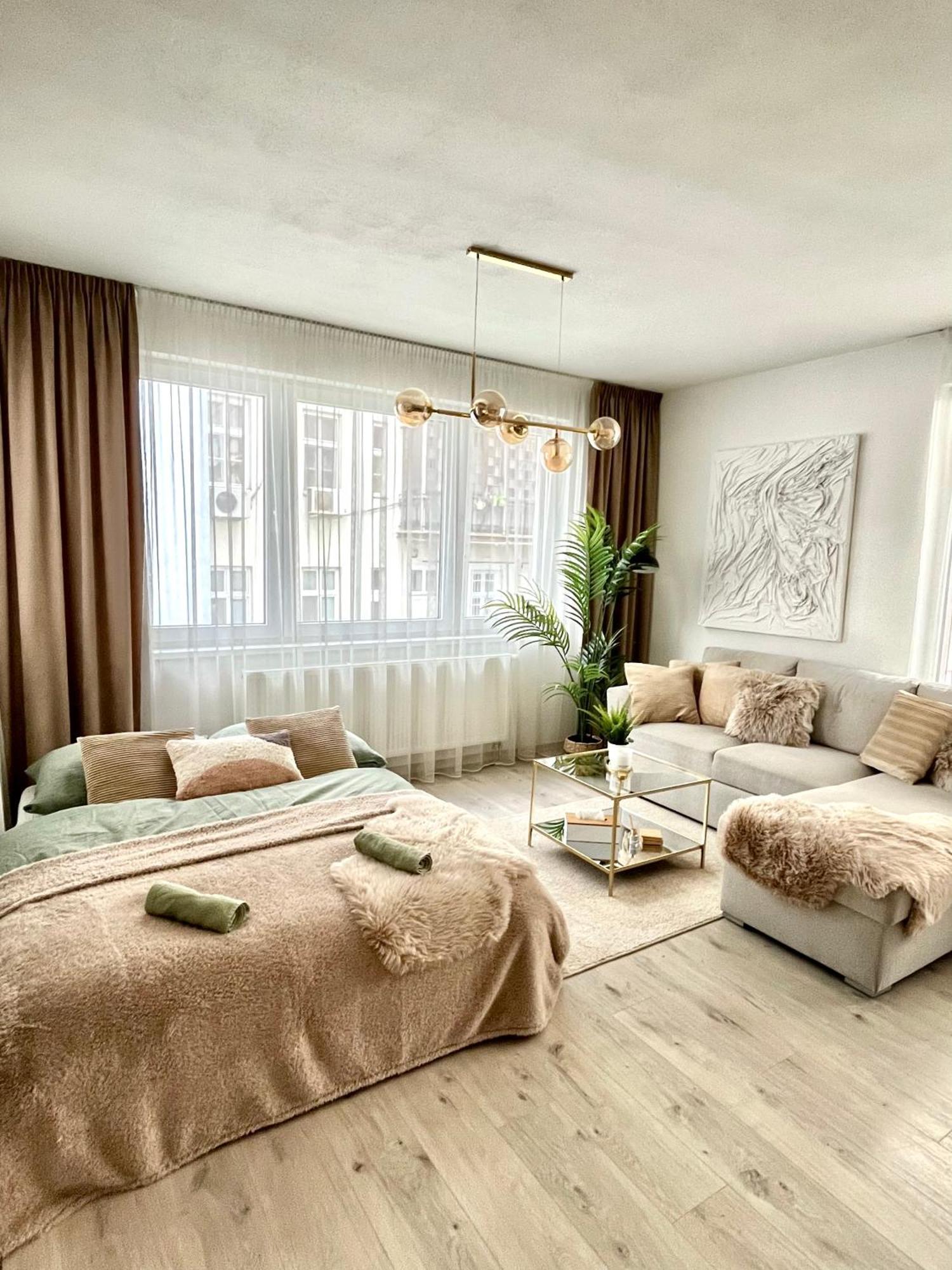 The Elite Suite II Downtown Ac & Garage Parking Bratislava Luaran gambar
