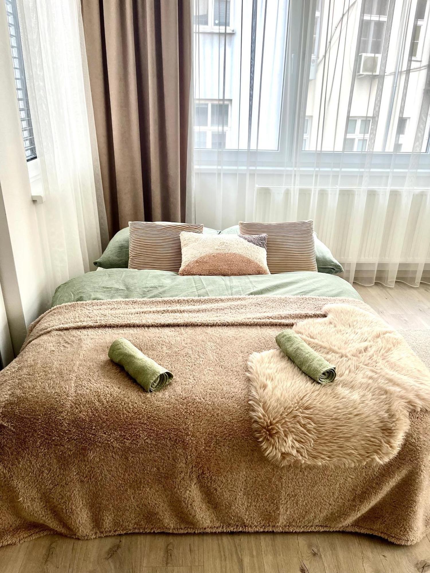 The Elite Suite II Downtown Ac & Garage Parking Bratislava Luaran gambar